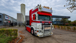 20251019-Tom-Holding-00051